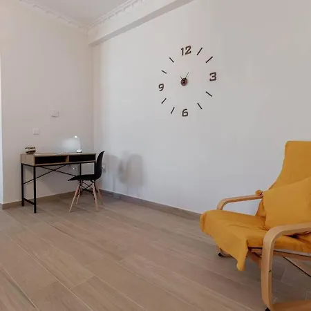 Zoe's Apartment, * Alepou