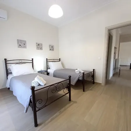 Zoe's Apartment, Apartment *