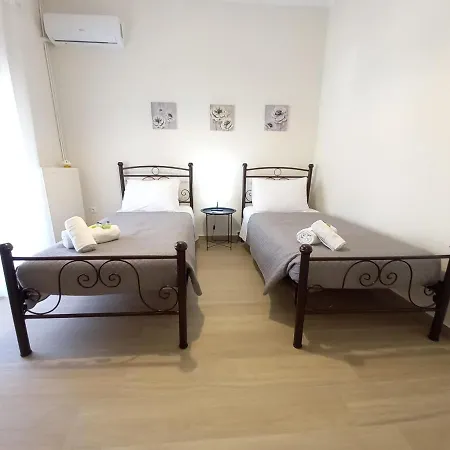 Zoe's Apartment, Alepou