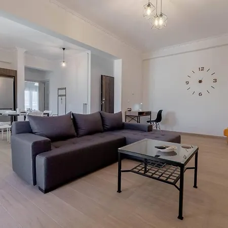 Zoe's Apartment, شقة Alepou